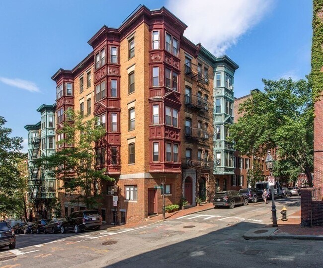 Building Photo - 37 Revere St
