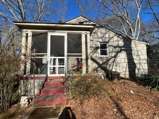 Building Photo - Charming 2 bed 1 bath house in Five-Points!