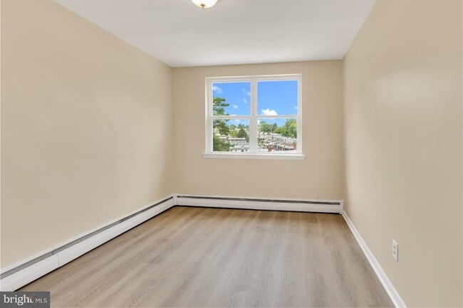 Building Photo - 5990 Henry Ave