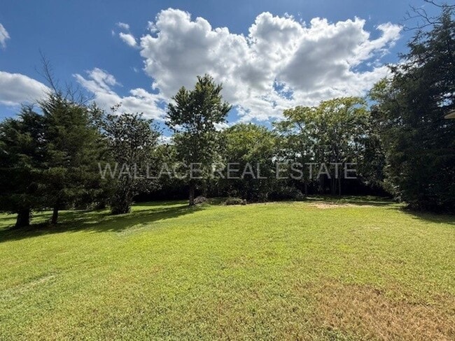 Building Photo - NO STEPS...RANCHER HOME LOCATED IN FARRAGU...