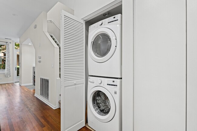 Building Photo - 954 N Crosby St