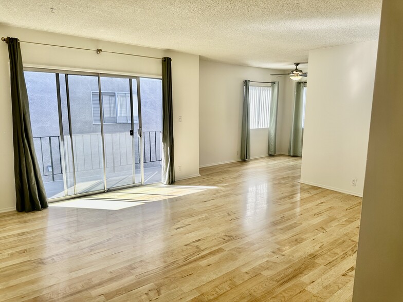 Building Photo - 4325 Dixie Canyon Ave