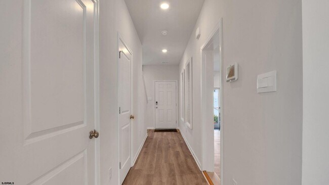 Building Photo - 255 Hermosa Dr