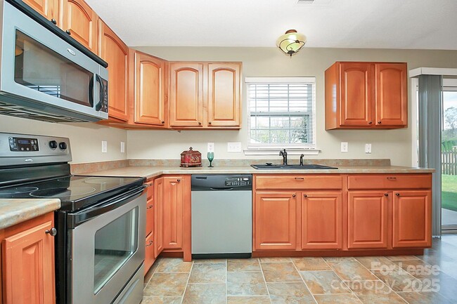 Building Photo - 7115 Simbrah Way