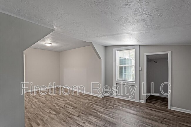 Building Photo - 2528 Luz Dr