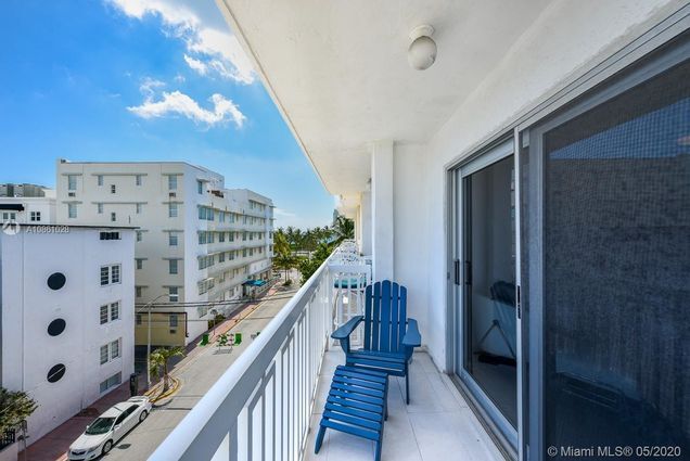 Building Photo - 1357 Collins Ave