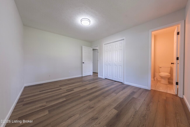 Building Photo - 309 E 6th St