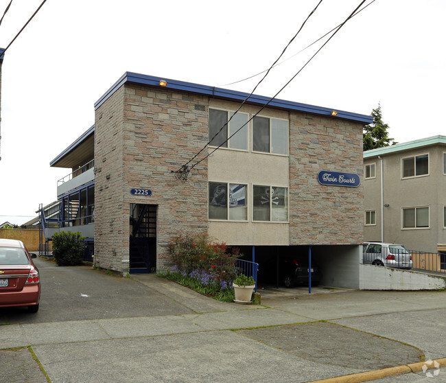 Building Photo - Twin Courts