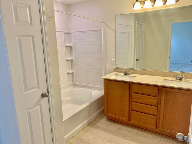 Building Photo - 3 Bedroom, 2.5 Bathroom Home in Cedar Park!