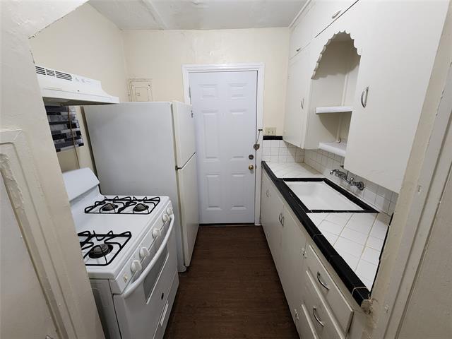 Building Photo - 3700 Meadowbrook Dr