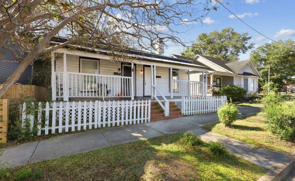 Building Photo - 818 Hanover St