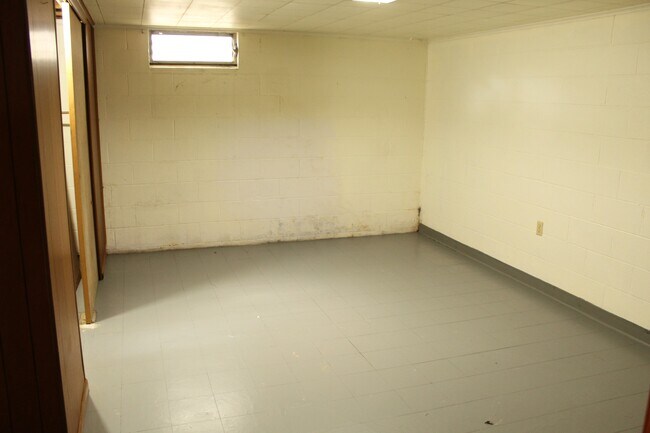 Building Photo - 1703 Shady Lane Rd