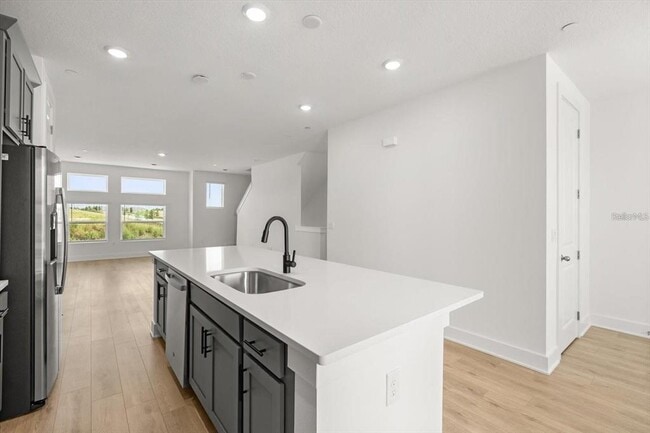 Building Photo - 15489 Hamlin Pk Dr