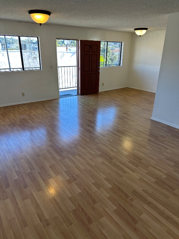 Building Photo - 919 E Windsor Rd