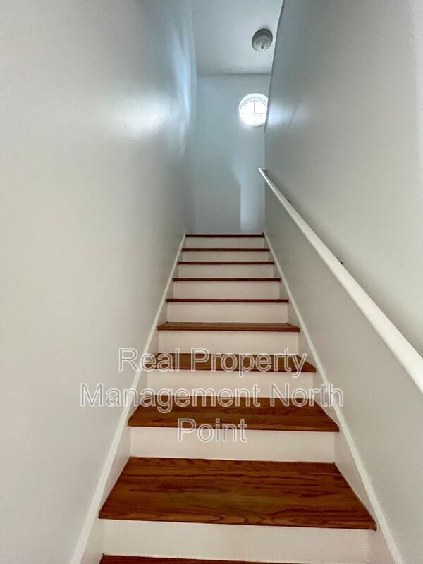 Building Photo - 889 Crew St SW