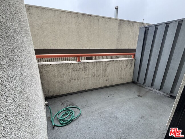 Building Photo - 222 S Central Ave