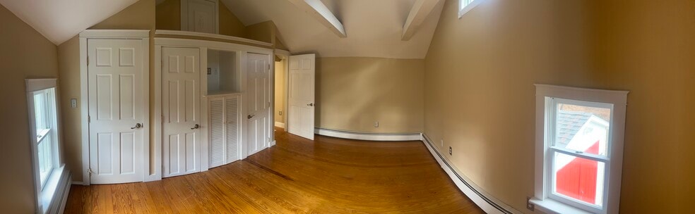 Building Photo - 303 Waterbury Hill Rd