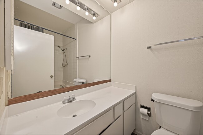 Building Photo - 2211 S Braeswood Blvd