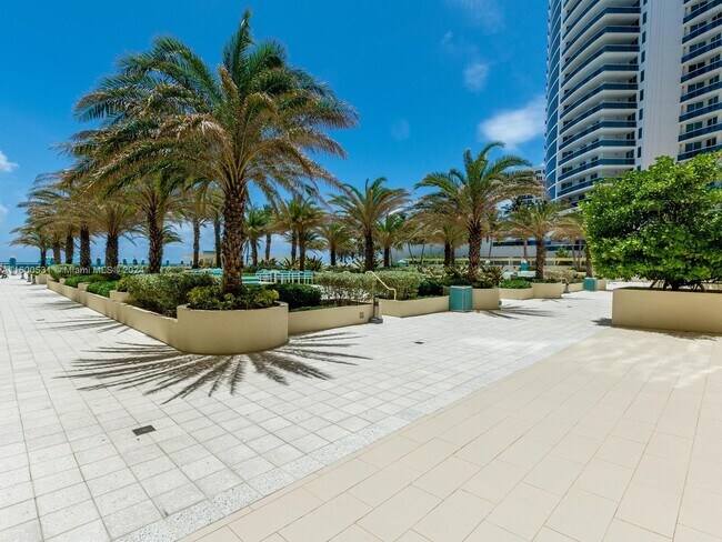Building Photo - 2501 S Ocean Dr