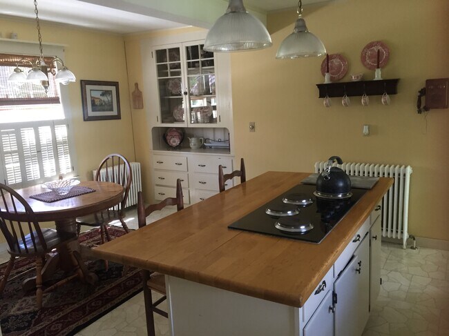 Building Photo - 84 Court St