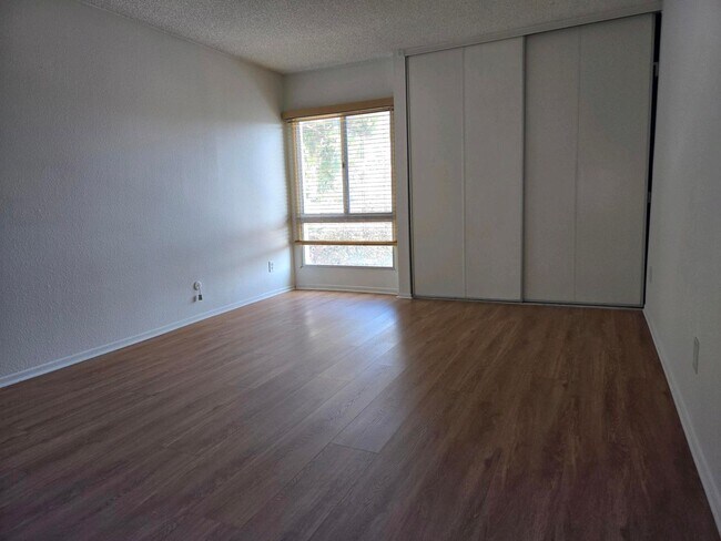 Building Photo - Culver city Condo for rent minutes to down...