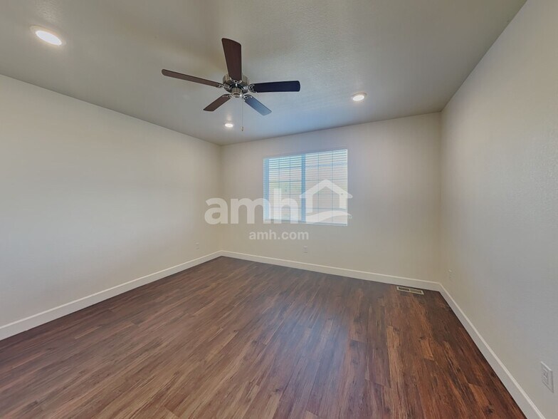 Building Photo - 14891 W 82nd Ave