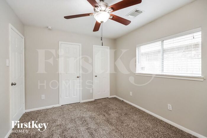 Building Photo - 9302 Reflections Path Way