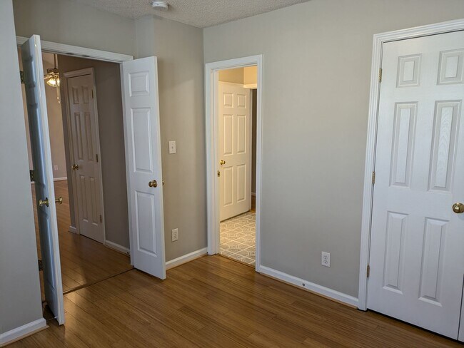 Building Photo - Move in Ready Ranch in Tall Oaks