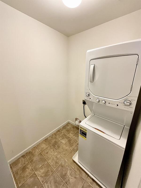Building Photo - 830 Harbor Woods Dr