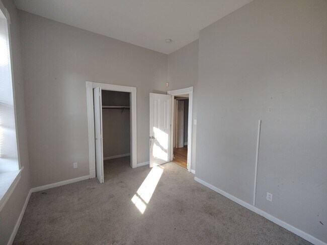 Building Photo - 2220 S 9th St