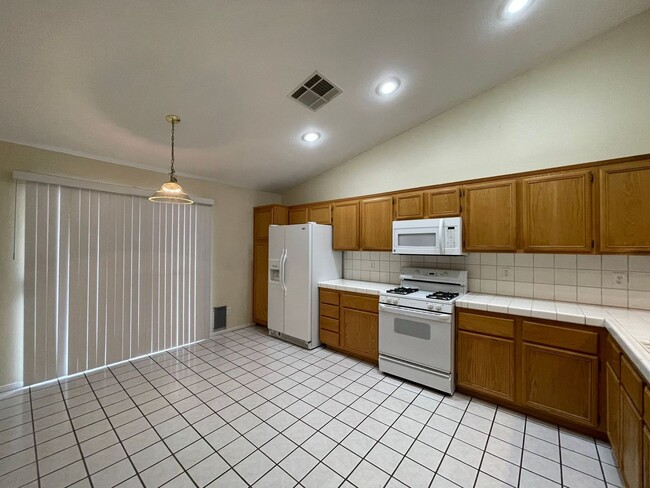Building Photo - 42 Durango Station Dr