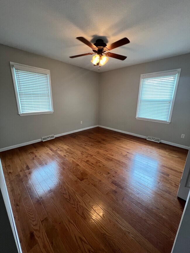 Building Photo - 304 Lawson Dr