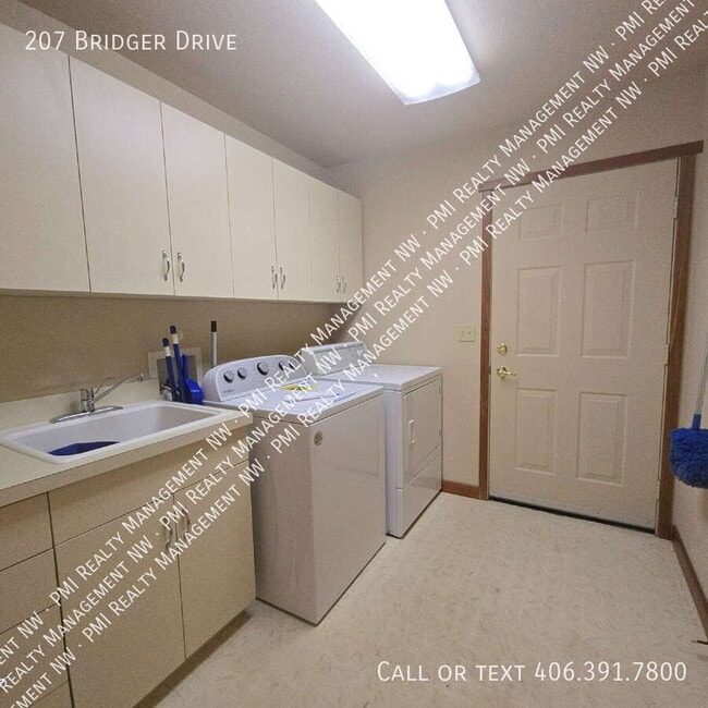 Building Photo - 207 Bridger Dr
