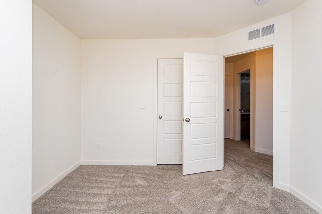 Building Photo - Move-In Ready Home in Desirable Banning Lewis Ranch!!