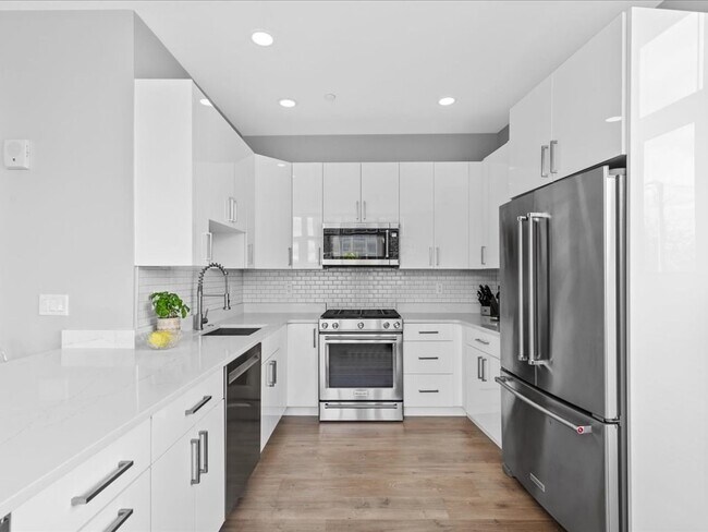 Building Photo - 610 Rutherford Ave