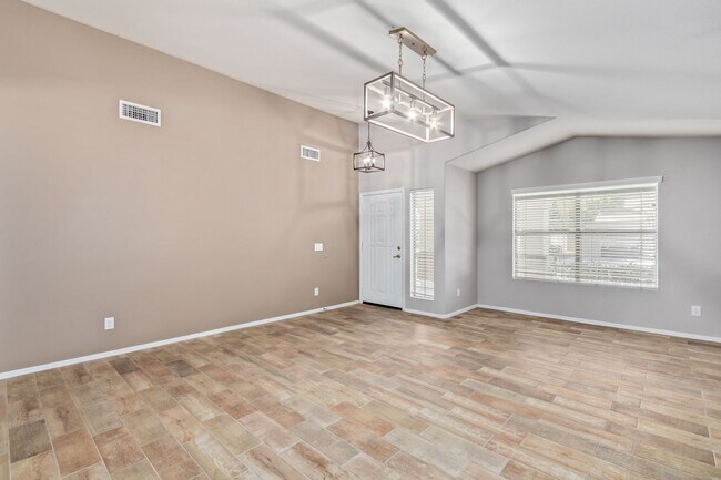 Building Photo - GORGEOUS home in the highly desired Arrowhead Ranch