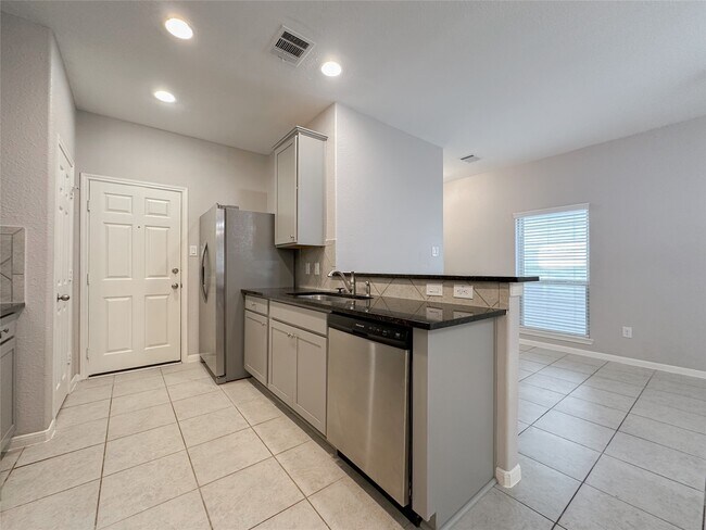 Building Photo - 125 Camelot Pl Ct