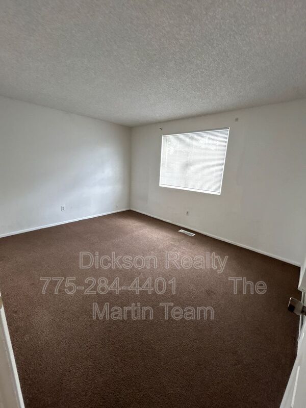 Building Photo - 306 E Quail St