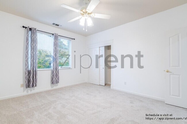 Building Photo - 4042 Plateau Cir
