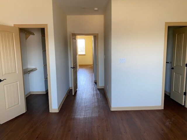 Building Photo - 3820 W Daffodil Ave