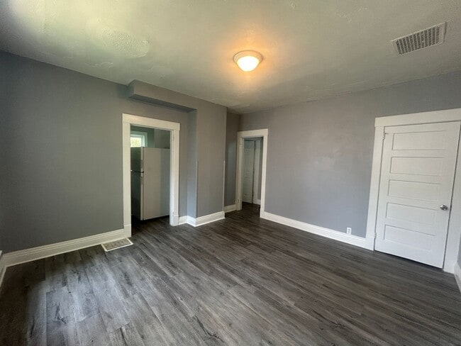 Building Photo - 3 Bedroom 1 Bath House in Davenport