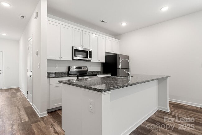 Building Photo - 110 Blakeslee Ct