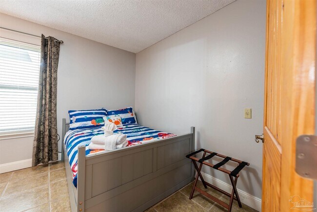 Building Photo - 12164 Longwood Dr