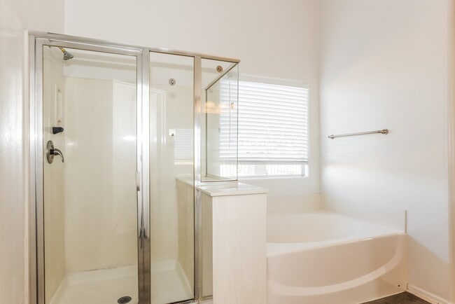 Building Photo - 2018 W Alta Vista Rd