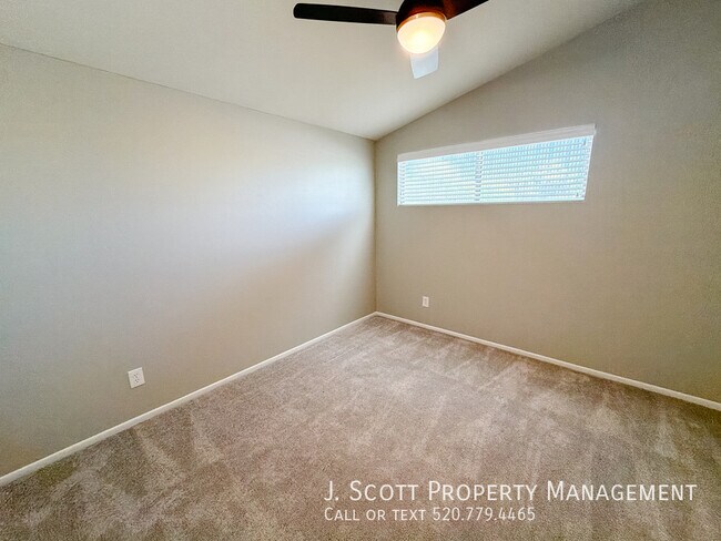 Building Photo - 3914 E Becker Ln