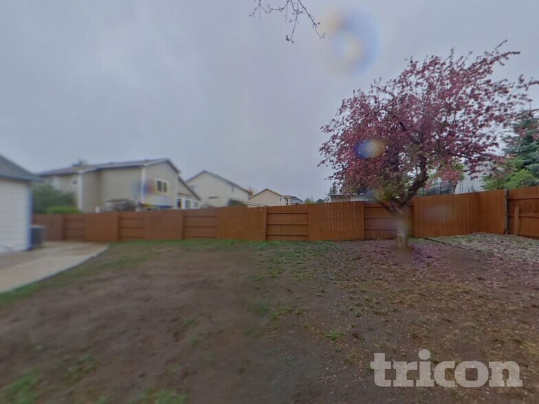 Building Photo - 5950 Fescue Dr