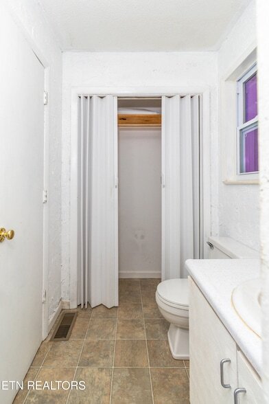 Building Photo - 1817 Sedgewick Dr