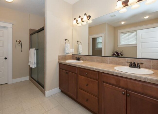 Building Photo - Beautiful 4 Bed, 2.5 Bath Rental home in P...