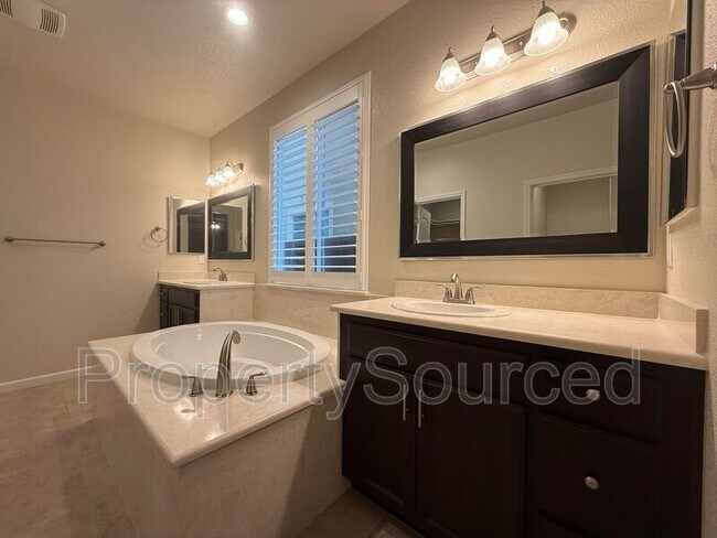 Building Photo - 3832 Lookout Dr