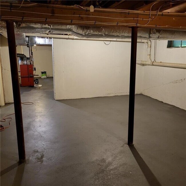 Building Photo - 213 Narrow Ln